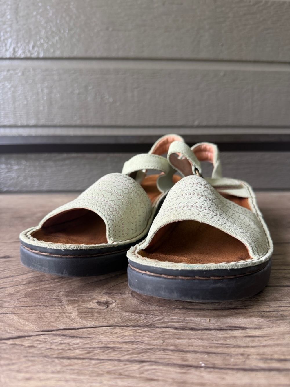 NAOT Women’s Open-Toe Comfort Sandals in Light Sage size 8.5